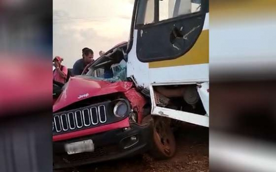 Acidente entre ônibus e Jeep na MT-020 deixa um morto e um ferido em Canarana