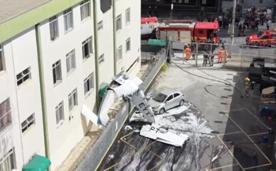 Queda de avião deixa dois mortos e três feridos graves