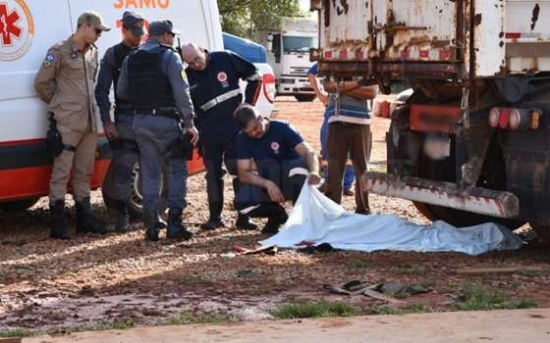 Adolescente morre ao ter nuca atingida por tampa de caminhão