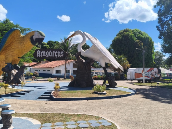 Estrutura começa a ser montada para grande evento especial do Dia das Mães, amanhã, sábado, em Aragarças