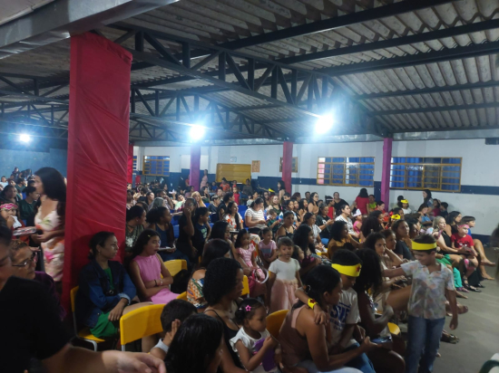 Noite de emoção e homenagens marca comemoração do Dia das Mães no CMEB Sebastião Granja