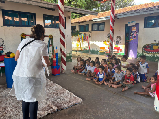 Creche Valéria Perilo realiza palestra sobre alimentação saudável com participação da equipe da Saúde