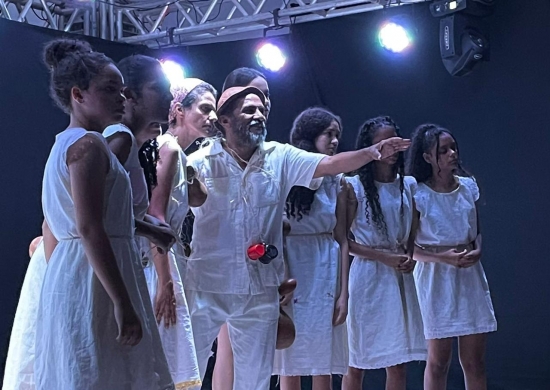 Espetáculo de teatro lota Centro Cultural Valdon Varjão