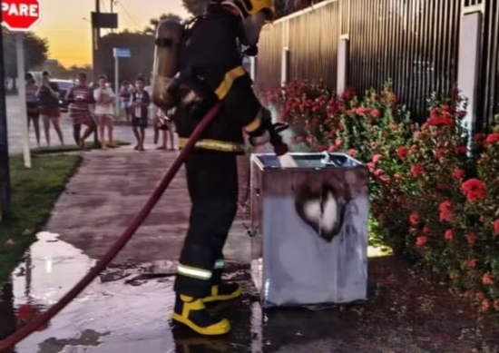 Máquina de lavar pega fogo e provoca incêndio em apartamento de condomínio