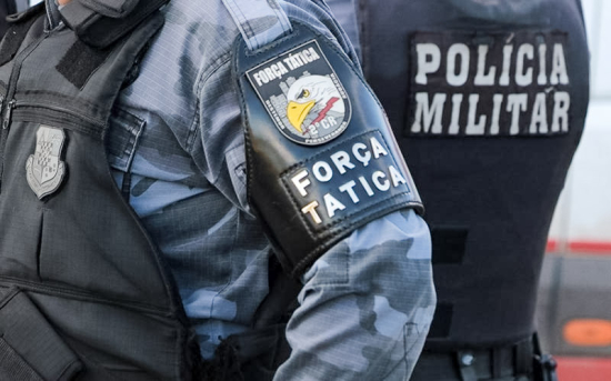 Homem é preso após agredir mulher, descumprir medida protetiva e tentar subornar policiais