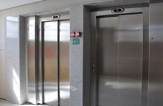 Elevador despenca do 5º andar em prédio e deixa nove pessoas feridas