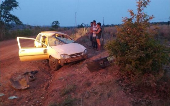 Carro capota e homem morre preso às ferragens na região Araguaia