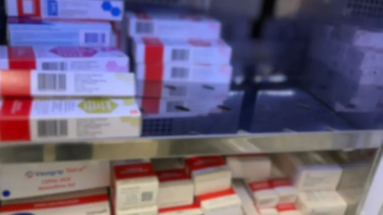 Farmacêutica é presa após aplicar vacina vencida em bebê de seis meses