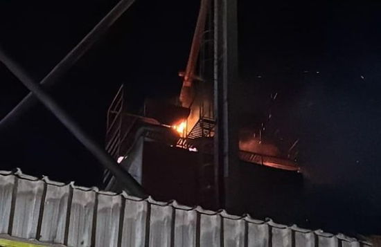 Incêndio de grandes proporções atinge secador de grãos e mobiliza bombeiros por mais de nove horas em MT