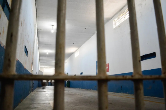 Presos sem visitas presenciais terão direito a videochamadas em Mato Grosso