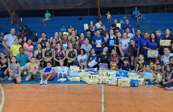 Mais de 200 fraldas arrecadadas em evento esportivo de Aragarças são entregues ao Abrigo dos Idosos