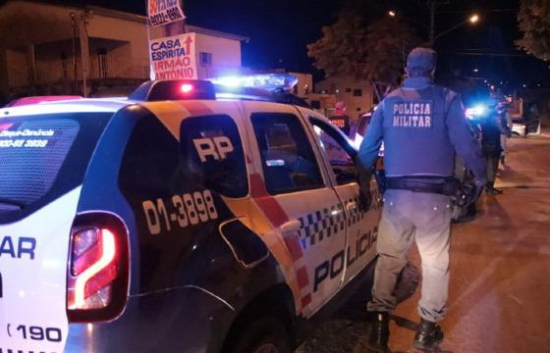 Briga por pé de mandioca termina em ameaça de morte entre vizinhos em MT