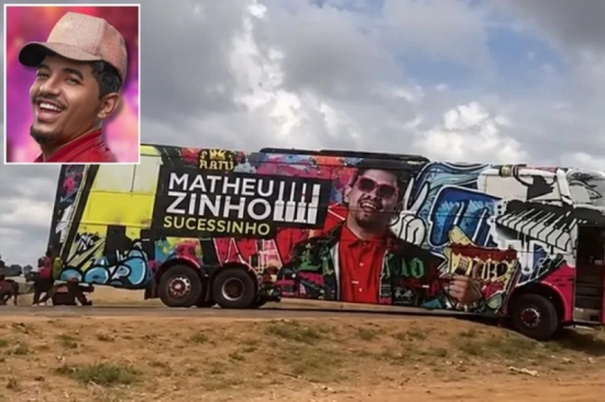 Cantor Matheuzinho Sucessinho tranquiliza fãs após acidente com ônibus da equipe em rodovia de MT