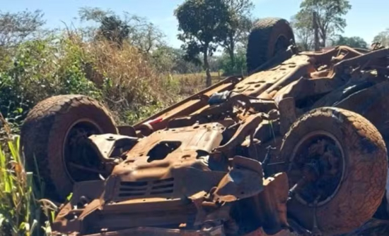 Casal morre em acidente entre dois carros na GO-206, no sul de Goiás