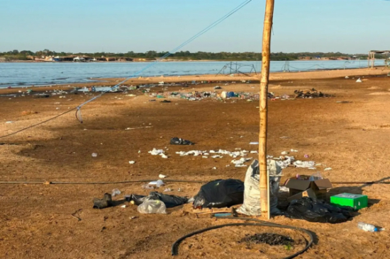 Força-tarefa retira cerca de 3 toneladas de lixo de praia às margens do Rio Araguaia