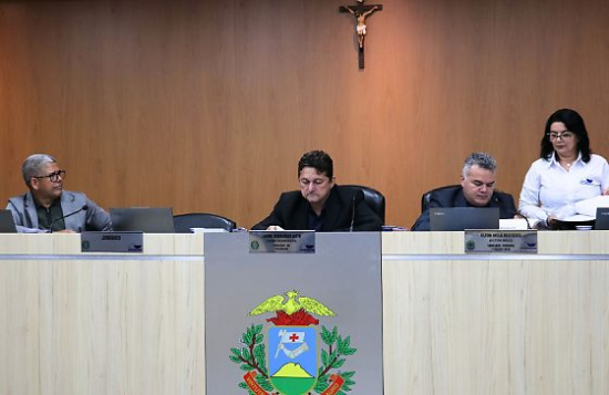 Câmara autoriza sessões remotas para vereadores investigados na Mesa Vazia
