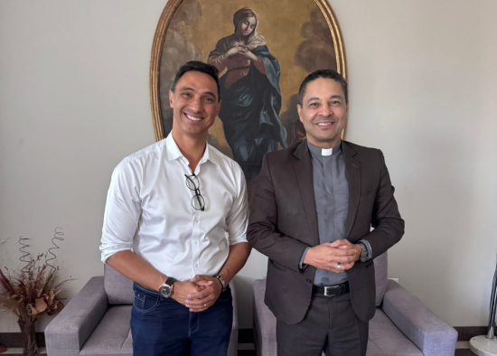 Prefeito Ricardo Galvão visita bispo Dom Lindomar e reforça compromisso com o respeito ao Dia do Padroeiro de Aragarças