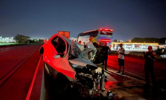 Motorista morre ao bater contra caminhão em MT – vídeo