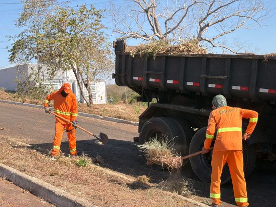 Prefeitura de Barra do Garças realiza serviços de limpeza e roçagem em diversos bairros
