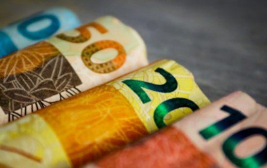 Caixa e 11 bancos começam a oferecer consignado do Auxílio Brasil