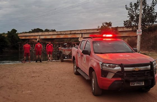 Bombeiros localizam corpo de jovem que se afogou no Rio das Mortes em MT