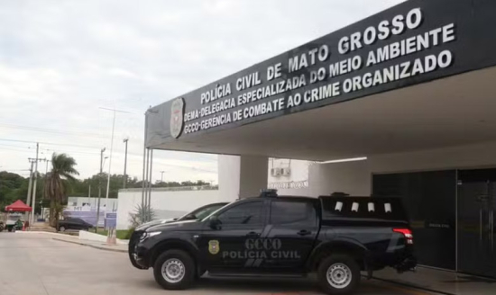 Polícia apreende cinco carros de luxo avaliados em R$ 1,5 milhão em operação contra facção
