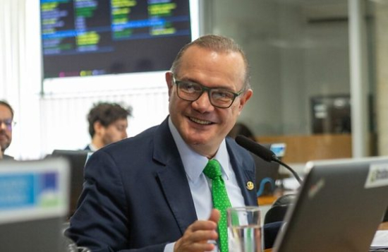 Wellington fecha agosto na liderança da disputa pelo Governo