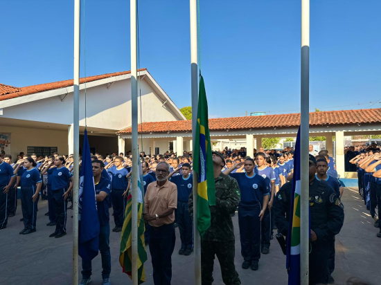 Semana da Pátria é iniciada em Barra do Garças com solenidade no CMEB Helena Esteves