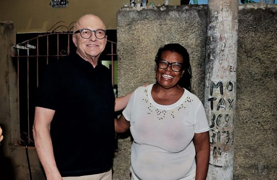 Famílias recebem Pivetta e relatam melhoria no recebimento de água