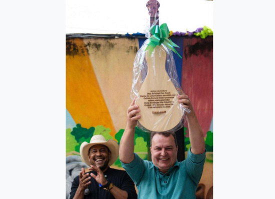 Max Russi é homenageado por grupos de siriri e reforça compromisso com a cultura de MT