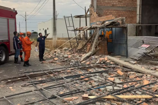 Idoso morre soterrado após desabamento e outra pessoa fica ferida em MT