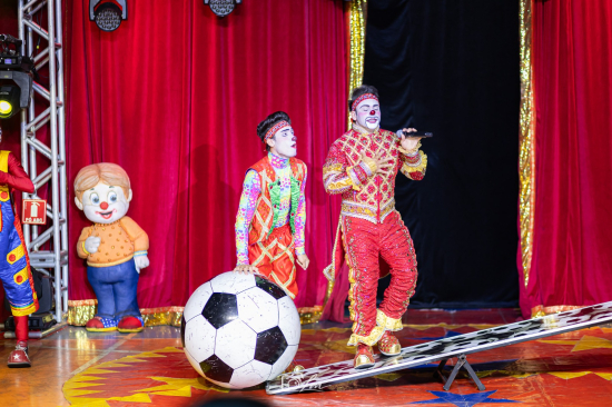 Circo Chocolate e Pimentinha reúne famílias e proporciona noite especial de cultura e alegria em Aragarças