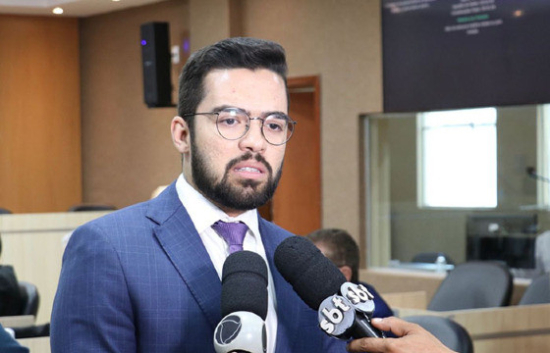 Zé Gota critica novo aditivo que mantém limpeza urbana por contratos emergenciais; vídeo