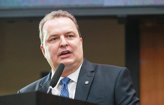 Max Russi vai pra cima da Caixa e cobra data definitiva para a entrega das casas do Carvalho, em Barra do Garças