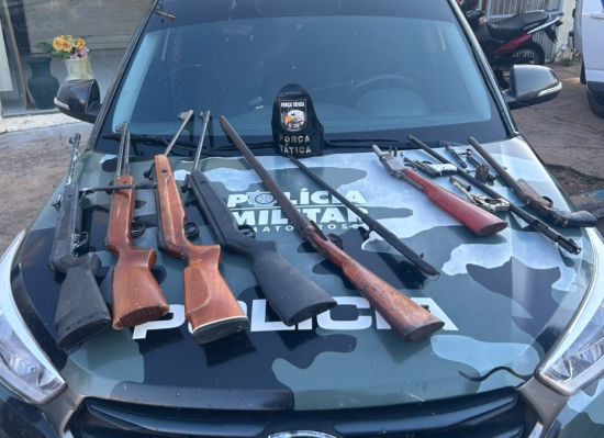 Homem é preso com armas, munições e equipamentos usados na fabricação de armamentos em Barra do Garças