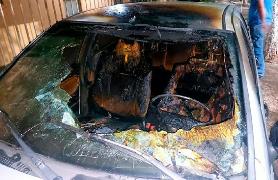 Carro é incendiado e tem os quatro pneus cortados em Torixoréu