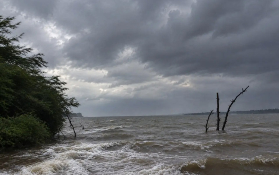 Tempestade surpreende pescadores no Rio Araguaia e provoca momentos de tensão