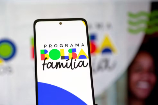 Bolsa Família começa a pagar outubro com novos valores nesta segunda-feira (19)