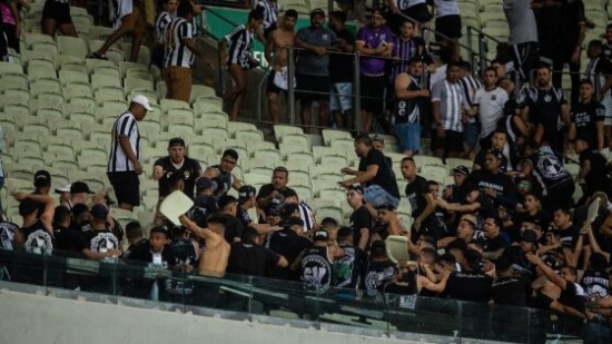 Cuiabá empata com Ceará; jogo é encerrado após briga generalizada na torcida e invasão de campo
