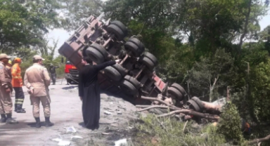Acidente na MT-010, conhecida como Estrada da Guia, deixa dois mortos