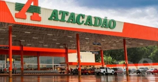 Homem xinga funcionário do Atacadão de 