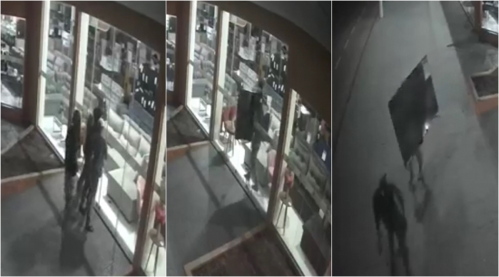 Criminosos arrombam loja de eletrodoméstico e fogem com televisão de 70 polegadas; veja vídeo