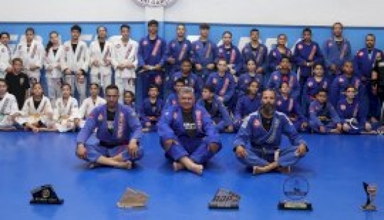 Academia homenageia prefeito de Barra do Garças por apoio ao Jiu-jitsu