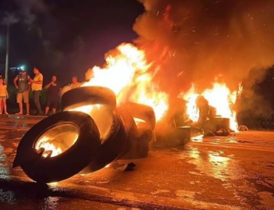 Manifestantes pró-Bolsonaro fecham BR-163 em MT
