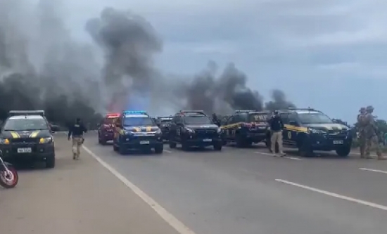 Justiça determina desbloqueio das rodovias interditadas por bolsonaristas em Goiás