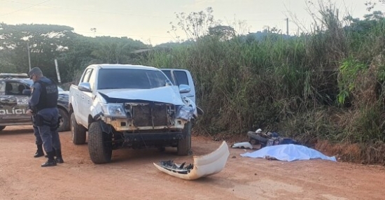 Batida entre moto e Hilux mata homem e deixa mulher gravemente ferida em MT