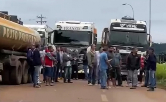 Bolsonaristas seguem interditando rodovias de Goiás em protesto contra resultado das eleições
