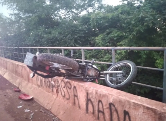 Acidente entre carro e motocicleta deixa um morto