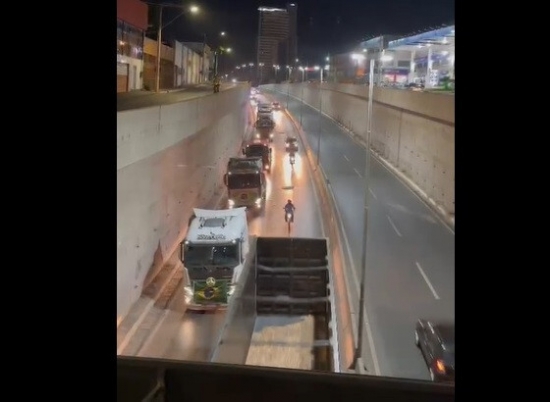 Caminhoneiros fazem buzinaço em Cuiabá e seguem para Brasília