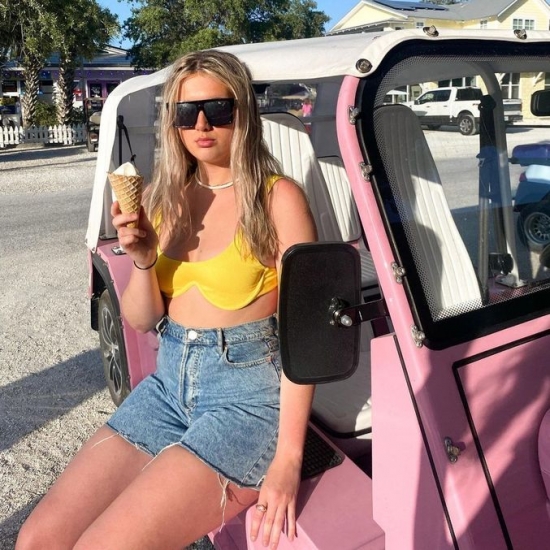 Influenciadora diz que é 'bonita demais para trabalhar' e gera polêmica nas redes sociais